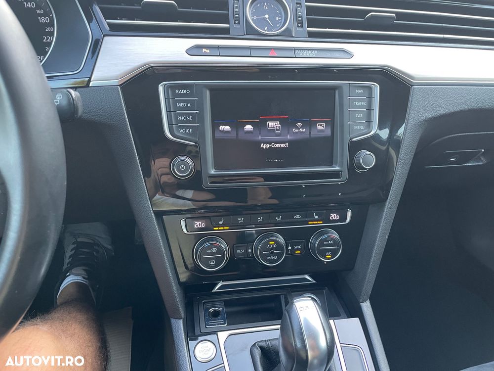 Volkswagen Passat - 30