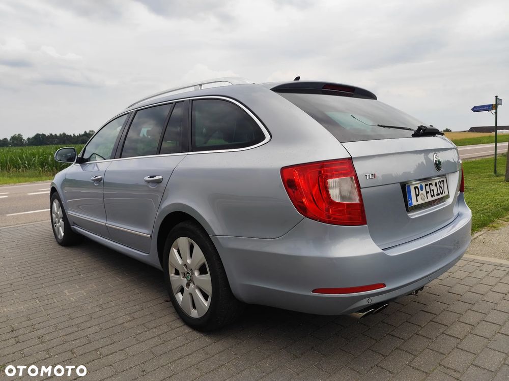 Skoda Superb 2.0 TDI Elegance DSG - 36