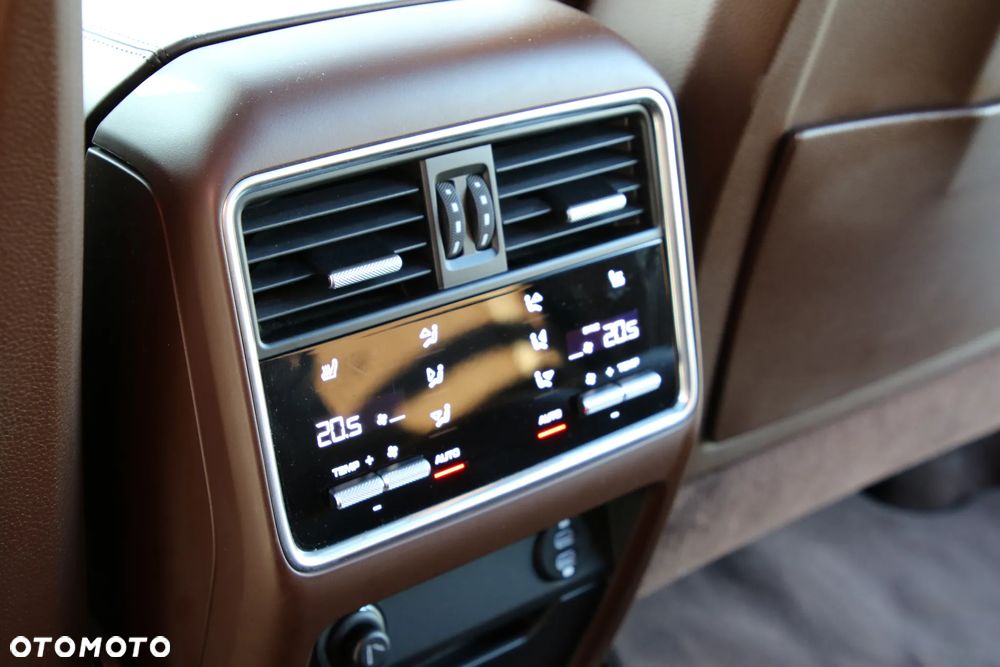 Porsche Cayenne - 21