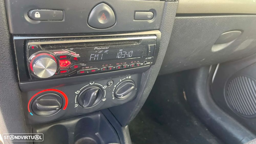 Renault Clio 1.5 DCI VAN - 8