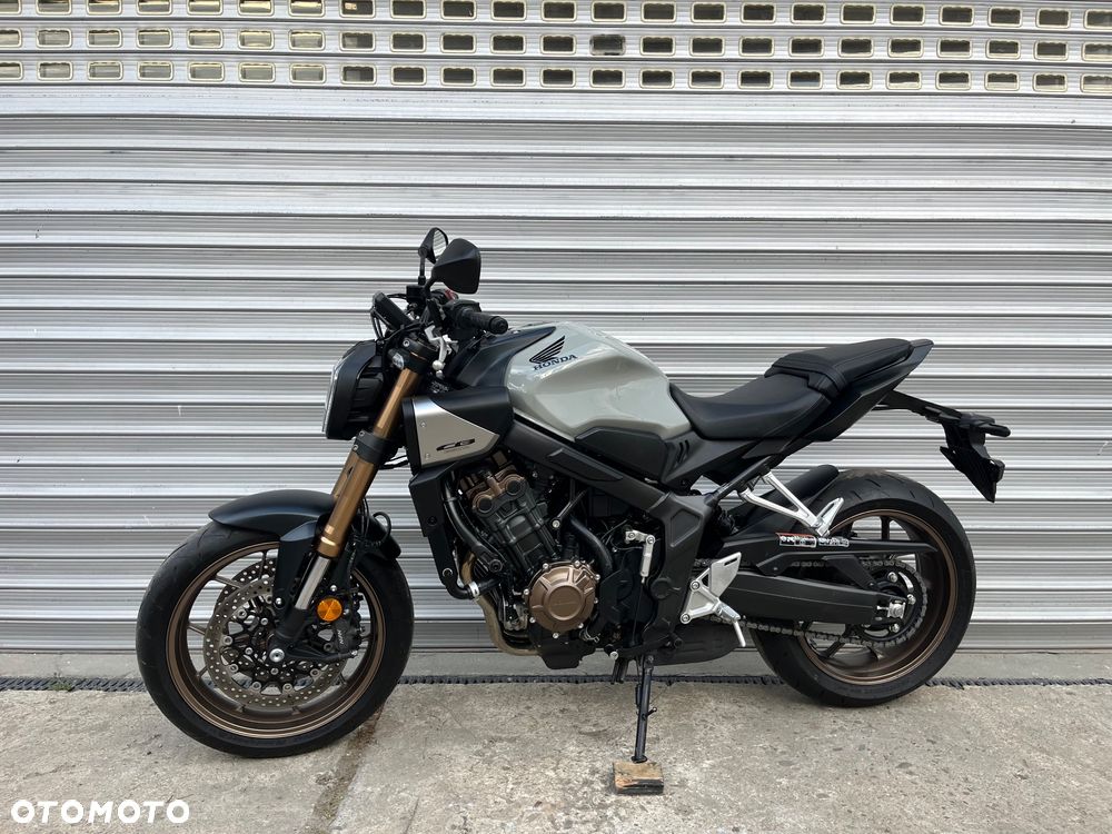 Honda CB - 1