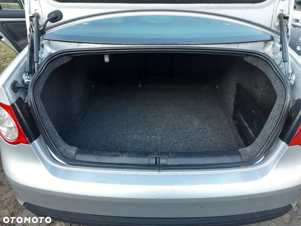 Volkswagen Jetta 2.0 TDI Comfortline - 9