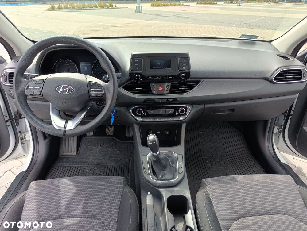 Hyundai i30 1.5 DPI Classic + - 16