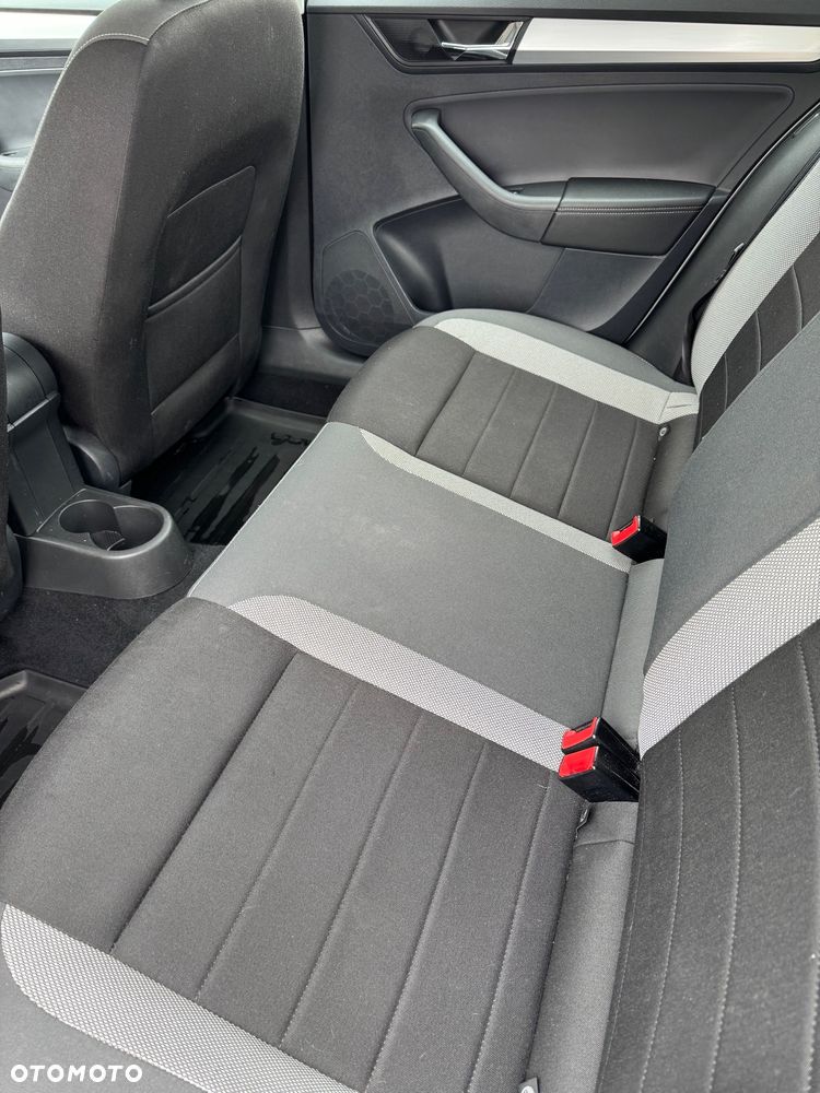 Skoda RAPID 1.0 TSI Ambition - 10