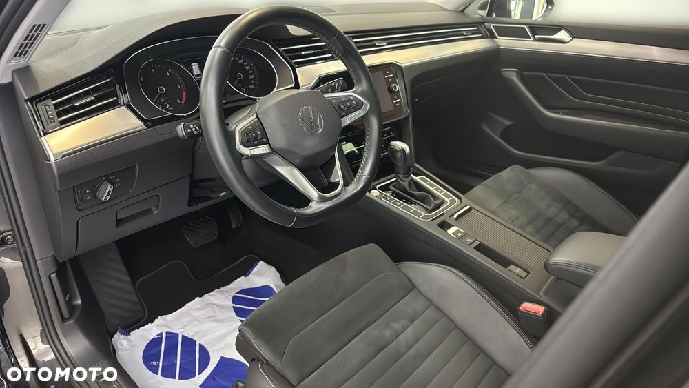 Volkswagen Passat 2.0 TDI EVO Elegance DSG - 9