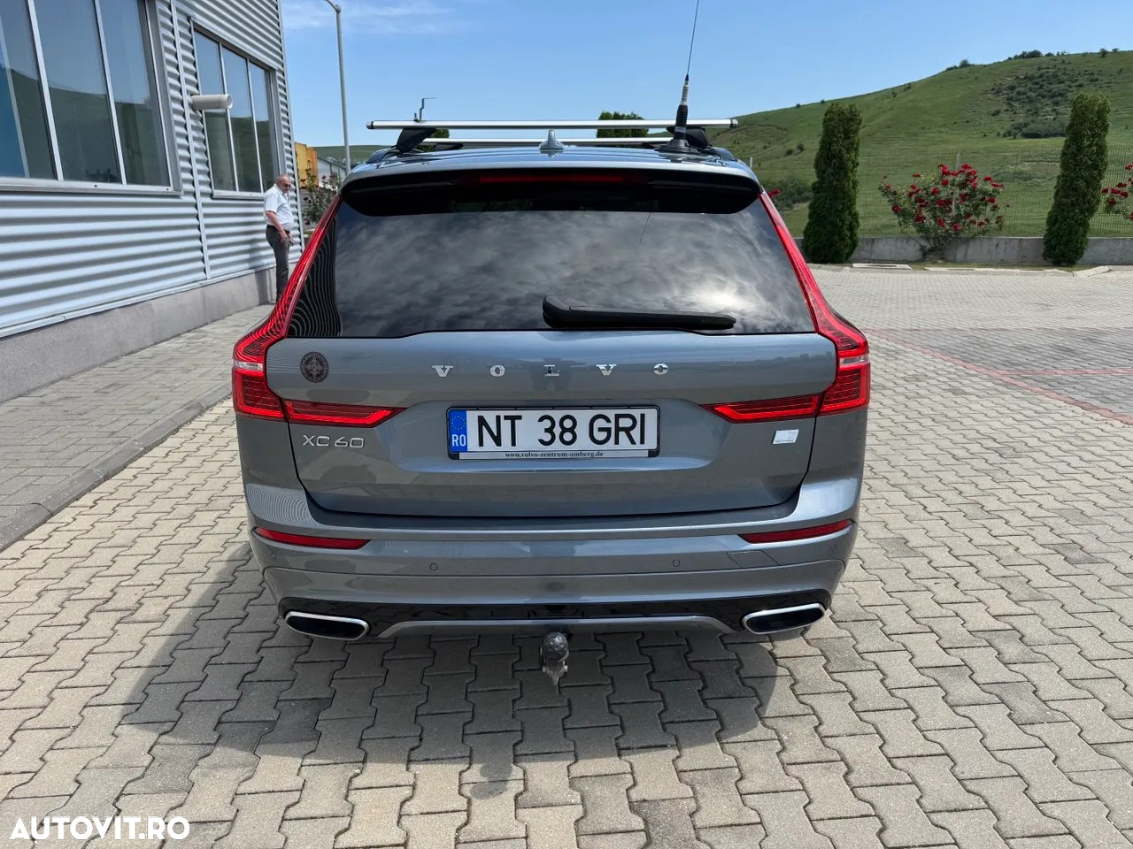 Volvo XC 60 T8 Twin Engine AWD Geartronic Momentum - 4