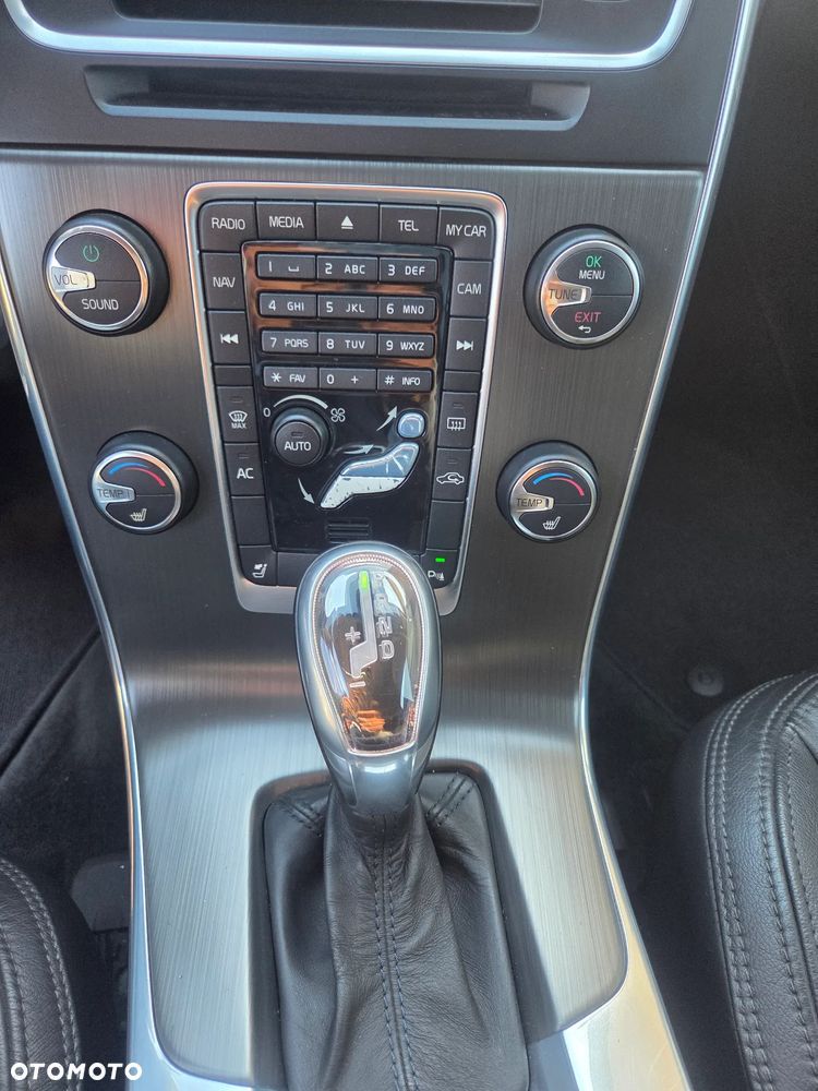 Volvo V60 D4 Geartronic Summum - 17
