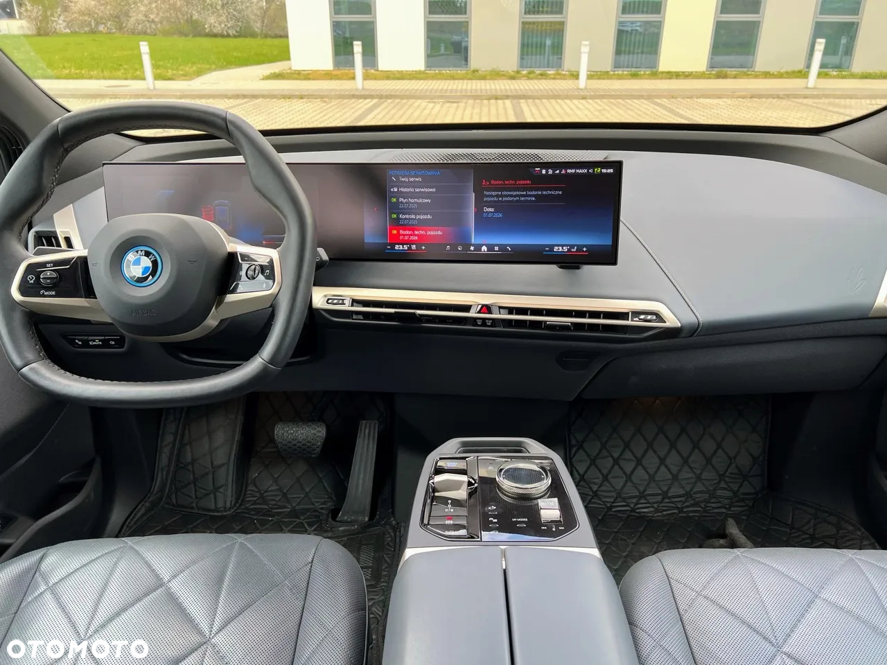 BMW iX - 4