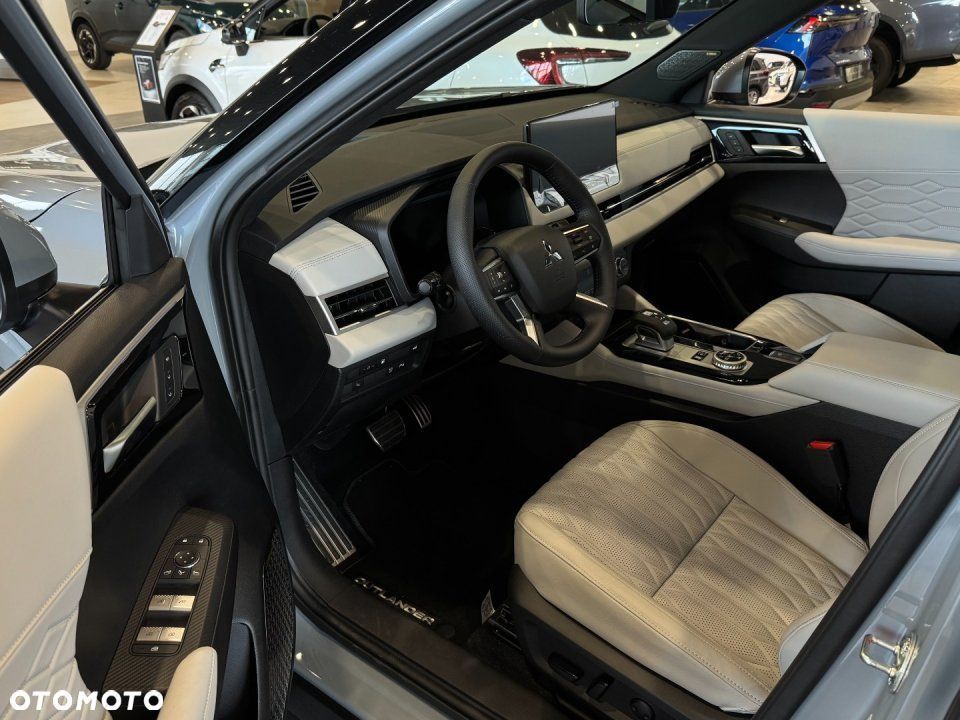 Mitsubishi Outlander - 7