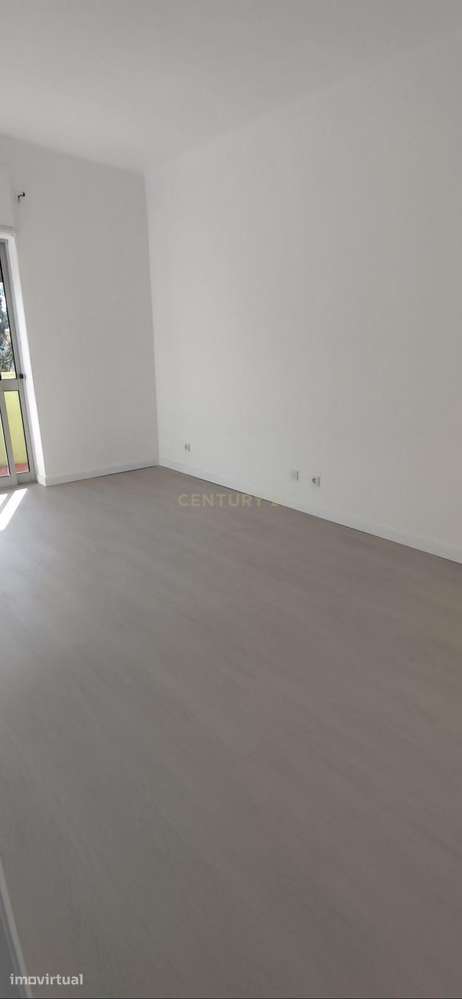 Apartamento T2 Totalmente Remodelado no Coração do Lavradio - Grande imagem: 2/8
