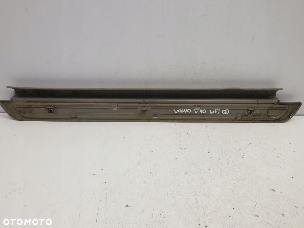 Volvo S40 V40 lift PRAWA NAKŁADKA PROGOWA Listwa - 2
