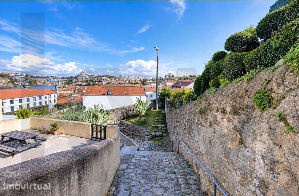 Moradia na Zona histórica de Gaia vista rio - Grande imagem: 3/21