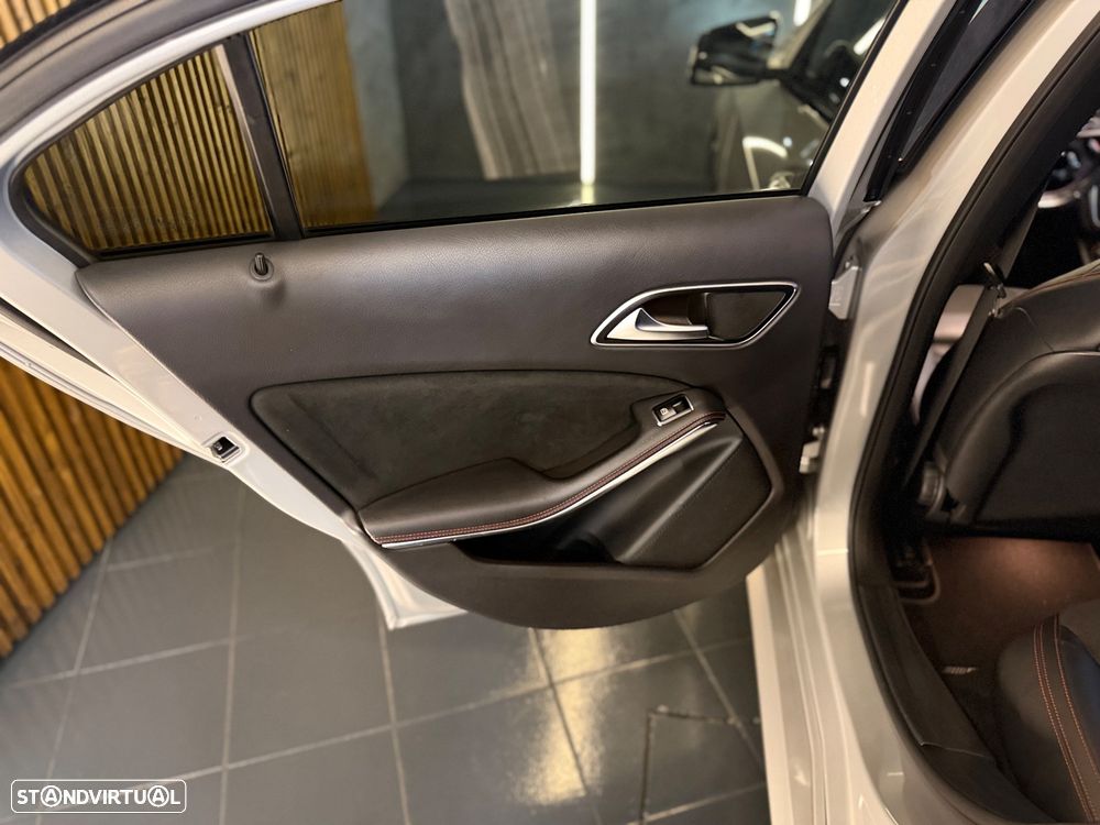 Mercedes-Benz A 180 CDI BE Edition AMG Line - 24