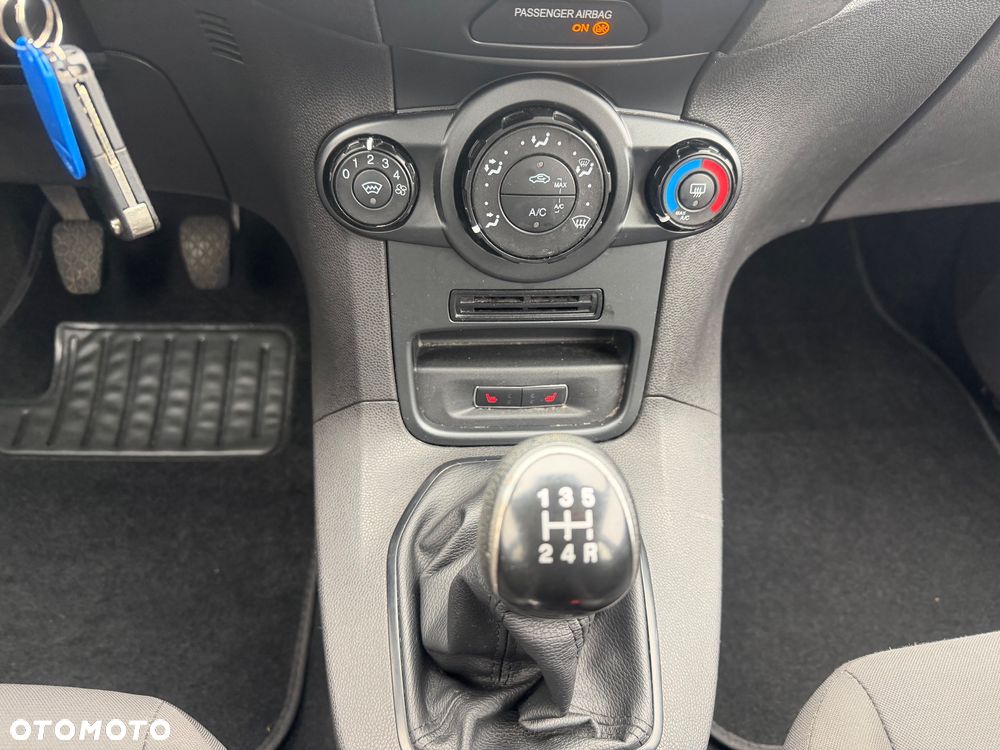 Ford Fiesta 1.25 Champions Edition - 23