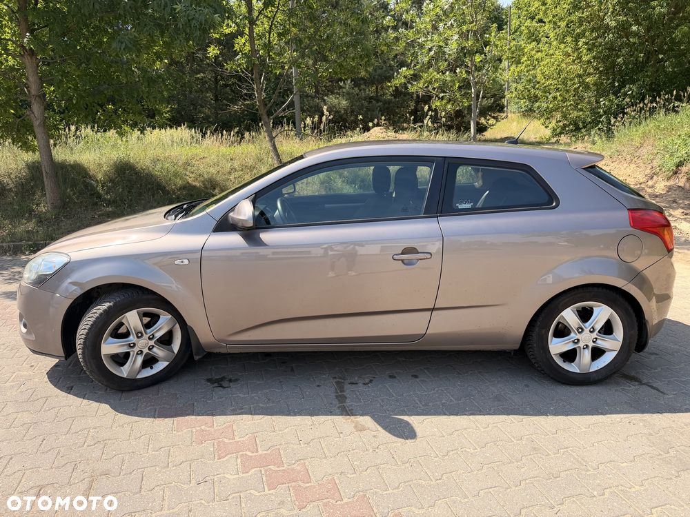 Kia Ceed - 8