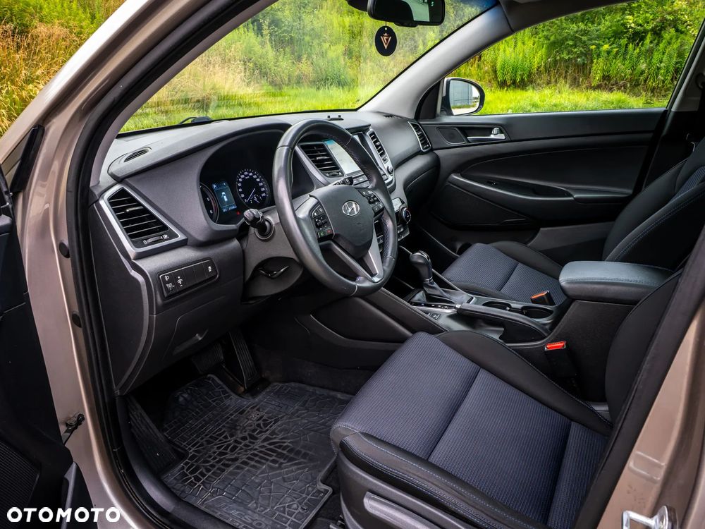 Hyundai Tucson blue 1.7 CRDi 2WD DCT Premium - 34