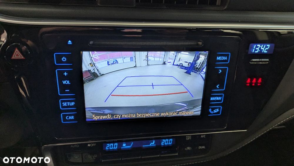 Toyota Corolla 1.6 Comfort - 17