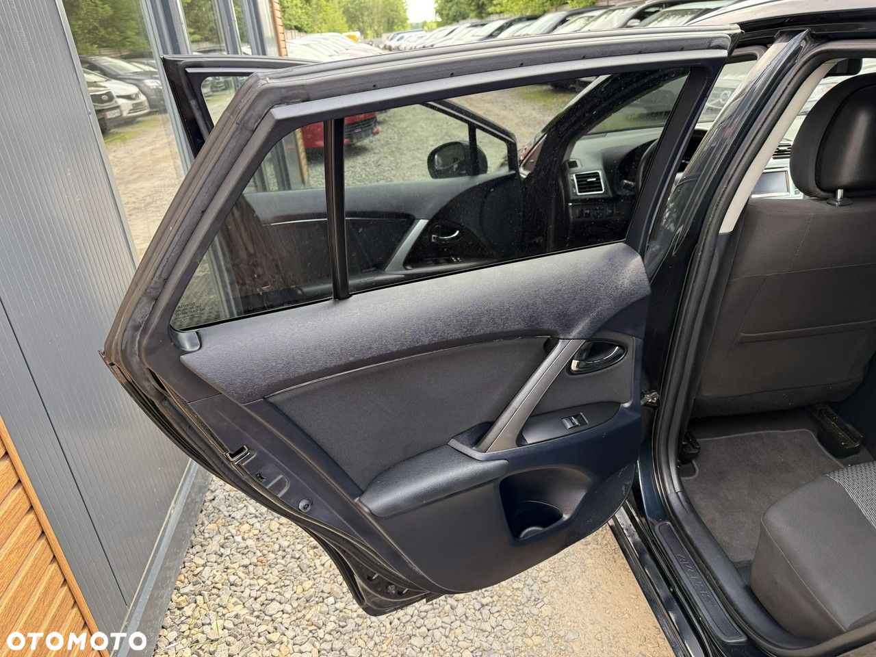 Toyota Avensis - 18