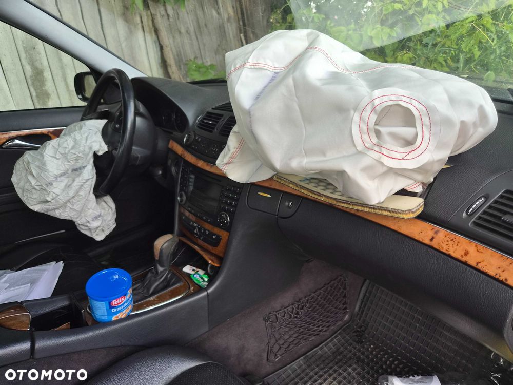 Mercedes-Benz E-Class 2003 photo 5