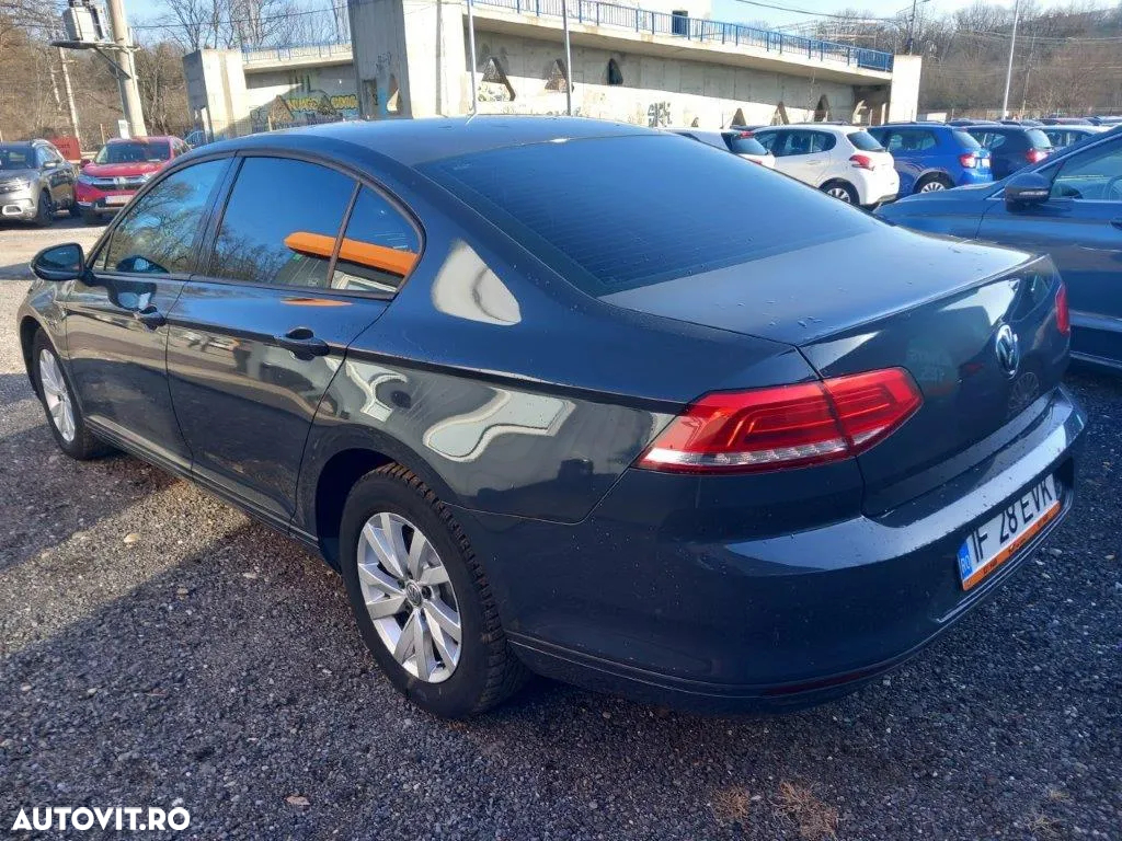 Volkswagen Passat - 4