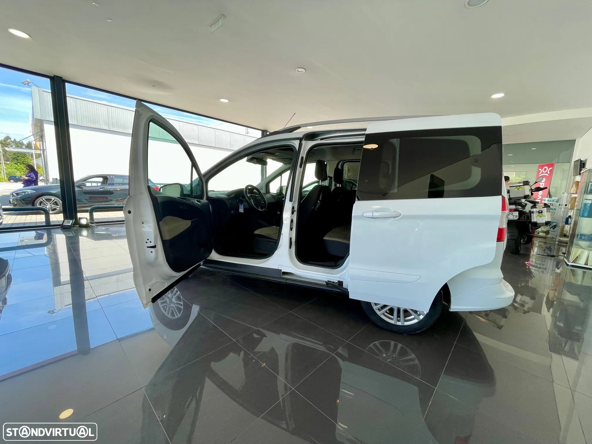 Ford Tourneo Courier 1.0 EcoBoost Titanium - 15