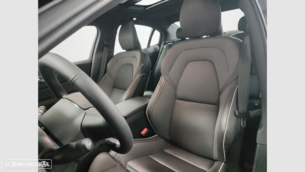 Volvo S60 2.0 T8 PHEV Plus Dark AWD - 11