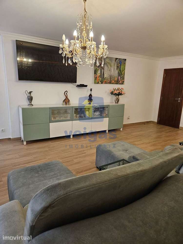 Moradia com 370 m² + Espaço Comercial + Garagem | A 1 Minuto da CP - Grande imagem: 4/51
