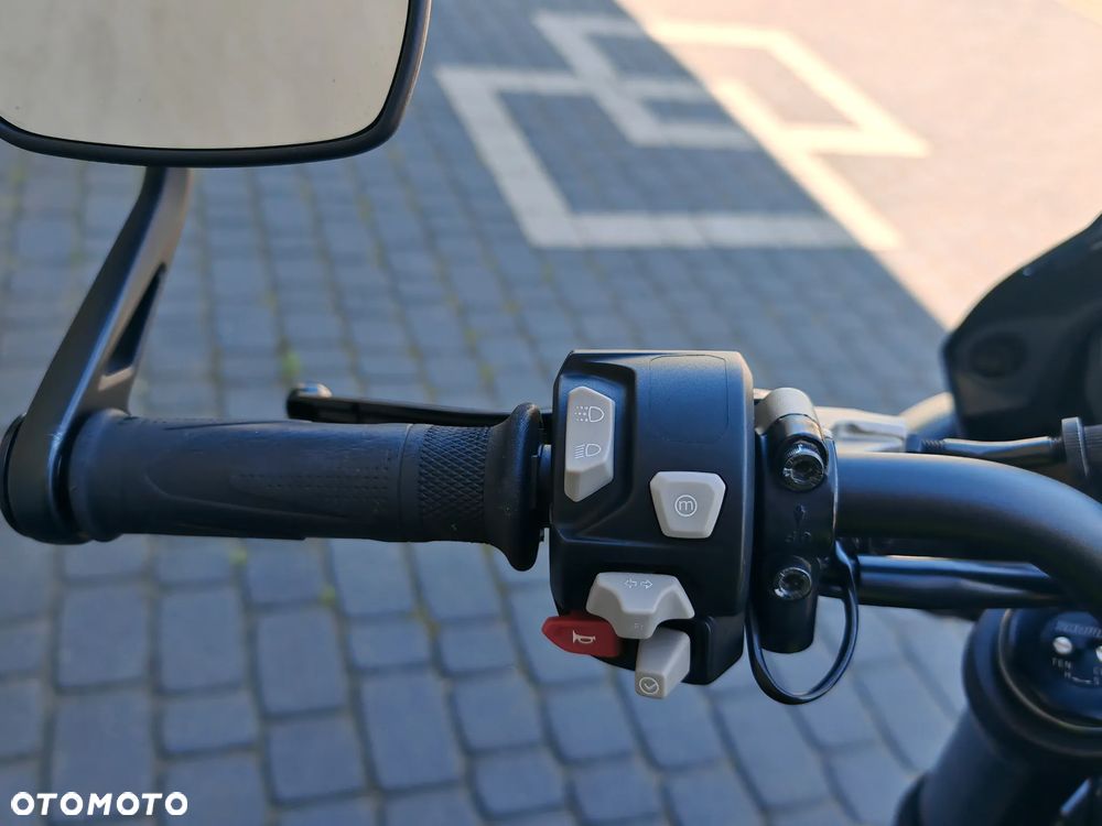 Triumph Street Triple - 26