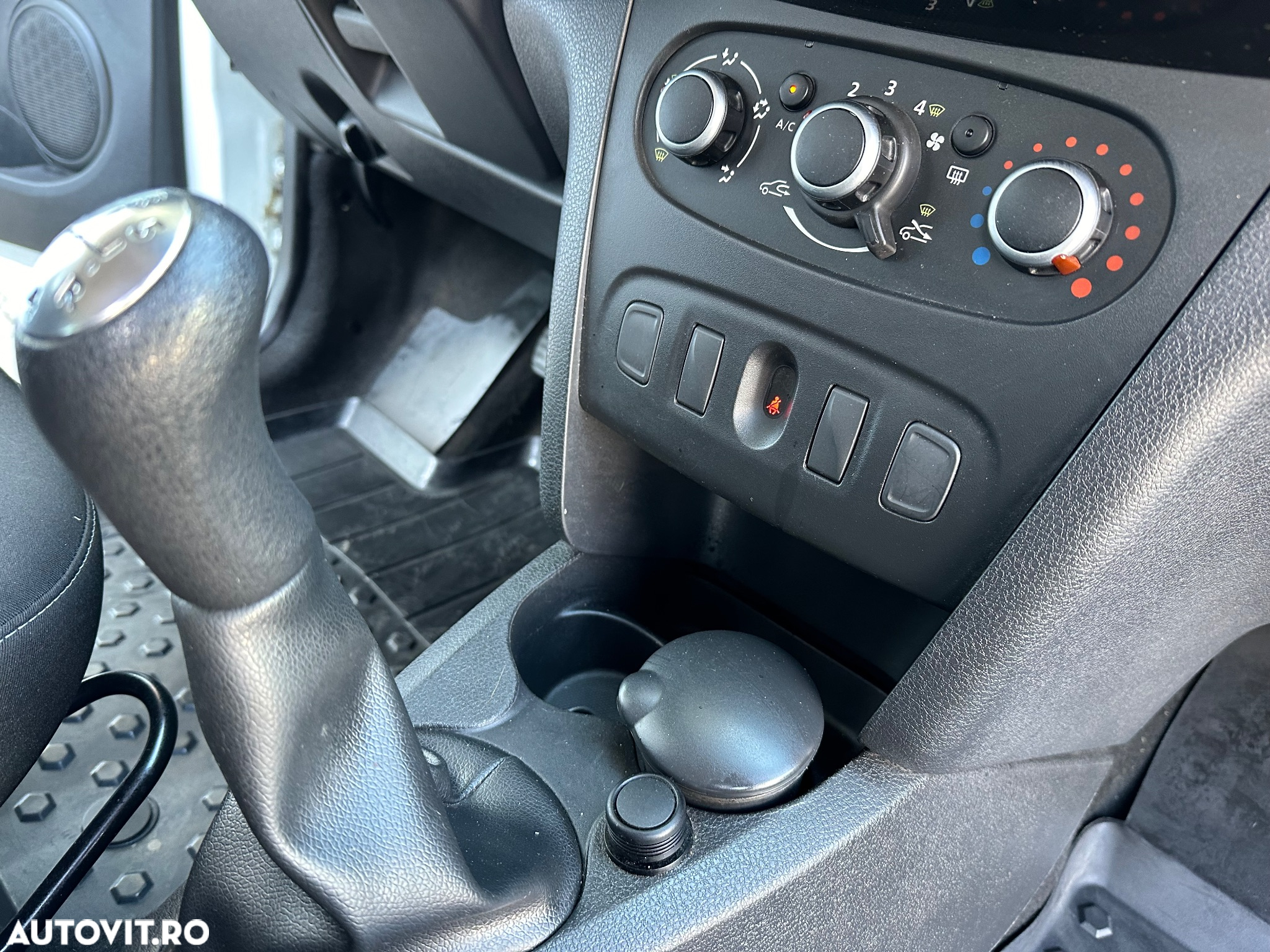 Dacia Logan 1.5 Blue dCi Laureate - 18
