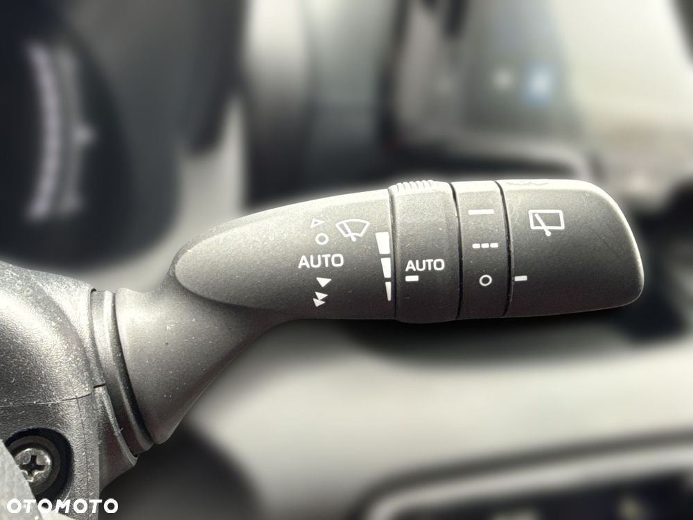 Toyota Yaris Hybrid 1.5 Style - 19
