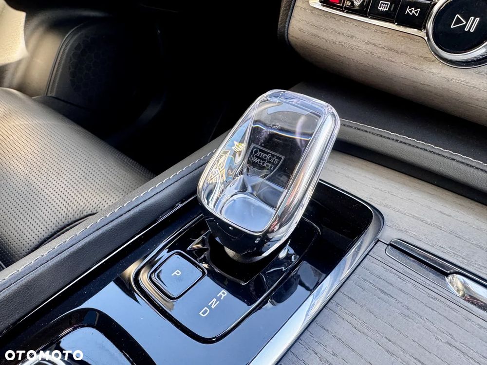 Volvo XC 90 T8 AWD Plug-In Hybrid Ultra Dark 7os - 24