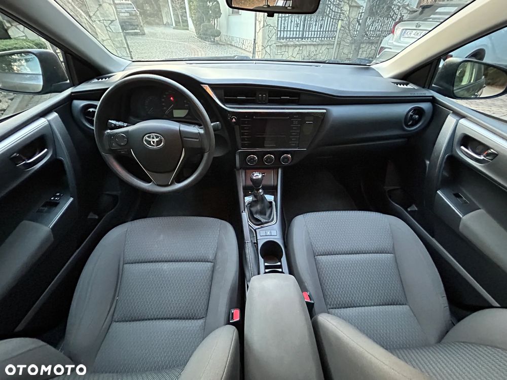 Toyota Corolla 1.6 Executive - 11