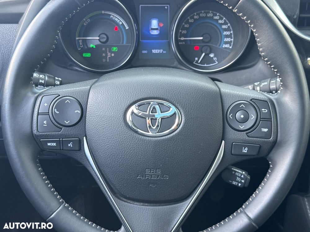 Toyota Auris 1.8 L VVT-i HSD Sol + - 9