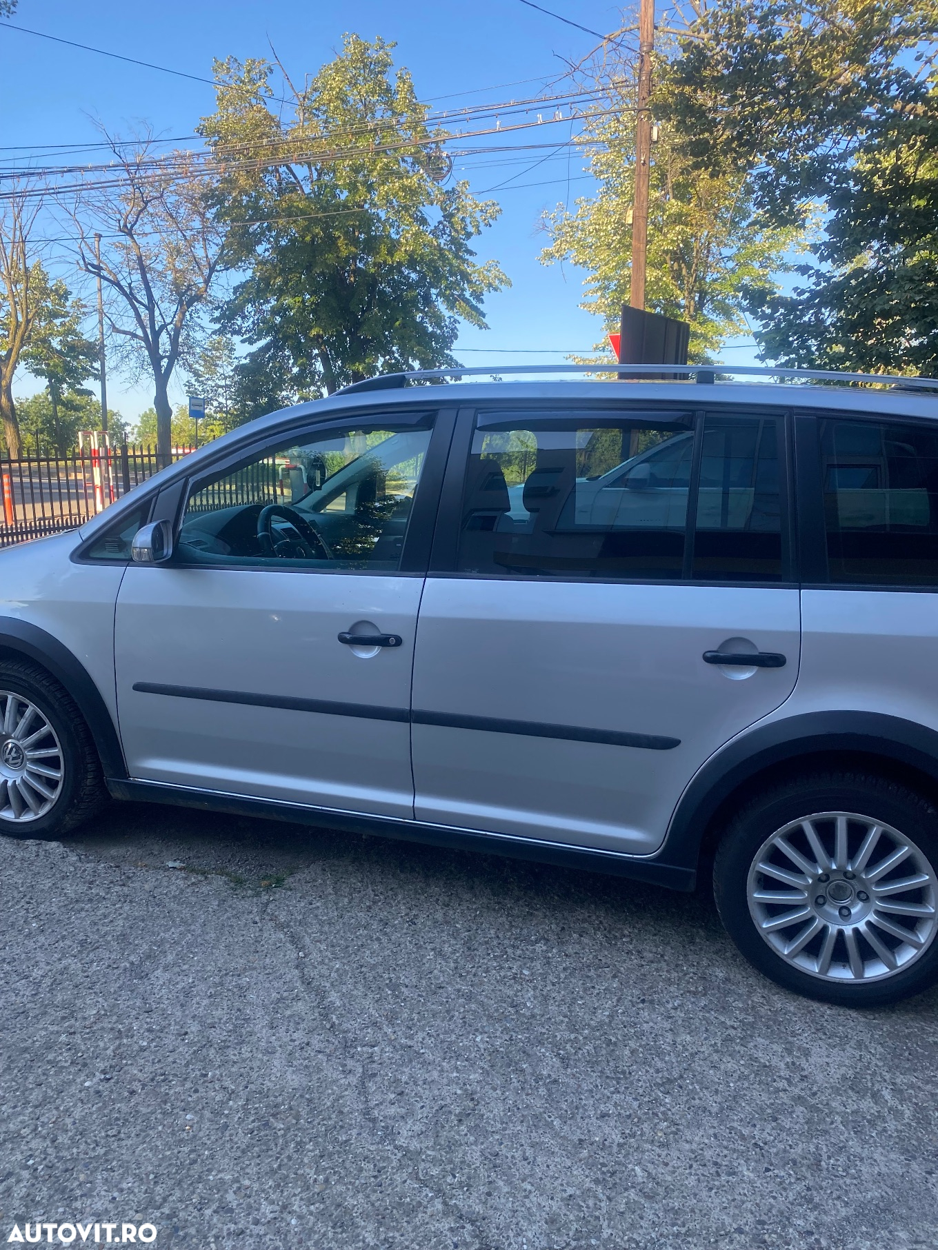 Volkswagen Touran 2.0 TDI DPF Cross - 21