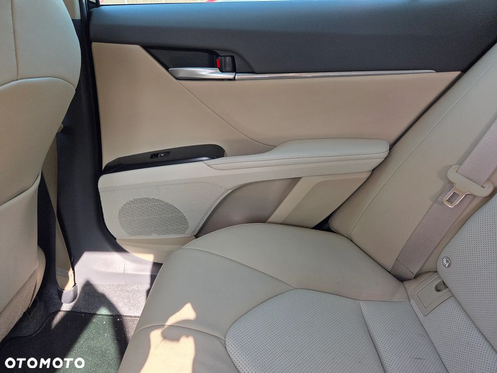 Toyota Camry 2.5 Hybrid Executive CVT - 24