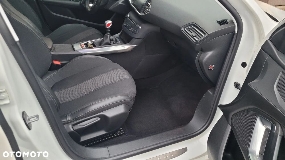 Peugeot 308 1.5 BlueHDi Allure S&S - 15