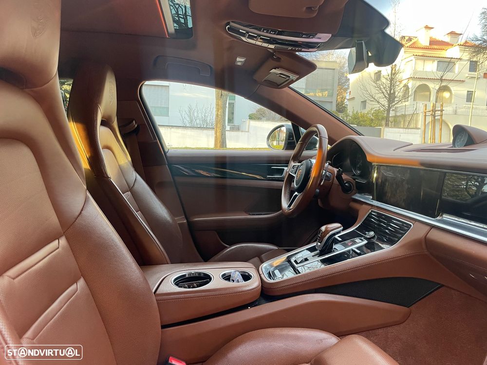 Porsche Panamera Sport Turismo 4 E-Hybrid 10 Years Edition - 23