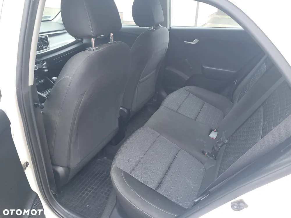 Kia Rio - 11