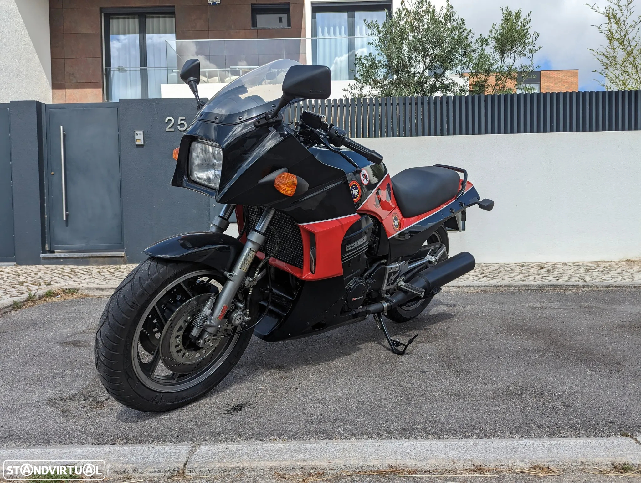 Kawasaki GPZ 900R - 7