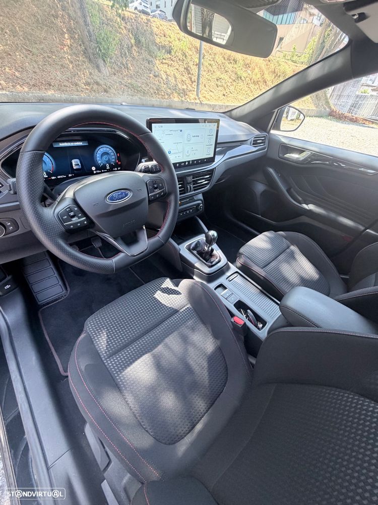 Ford Focus 1.0 EcoBoost MHEV ST-Line — fotografia 5