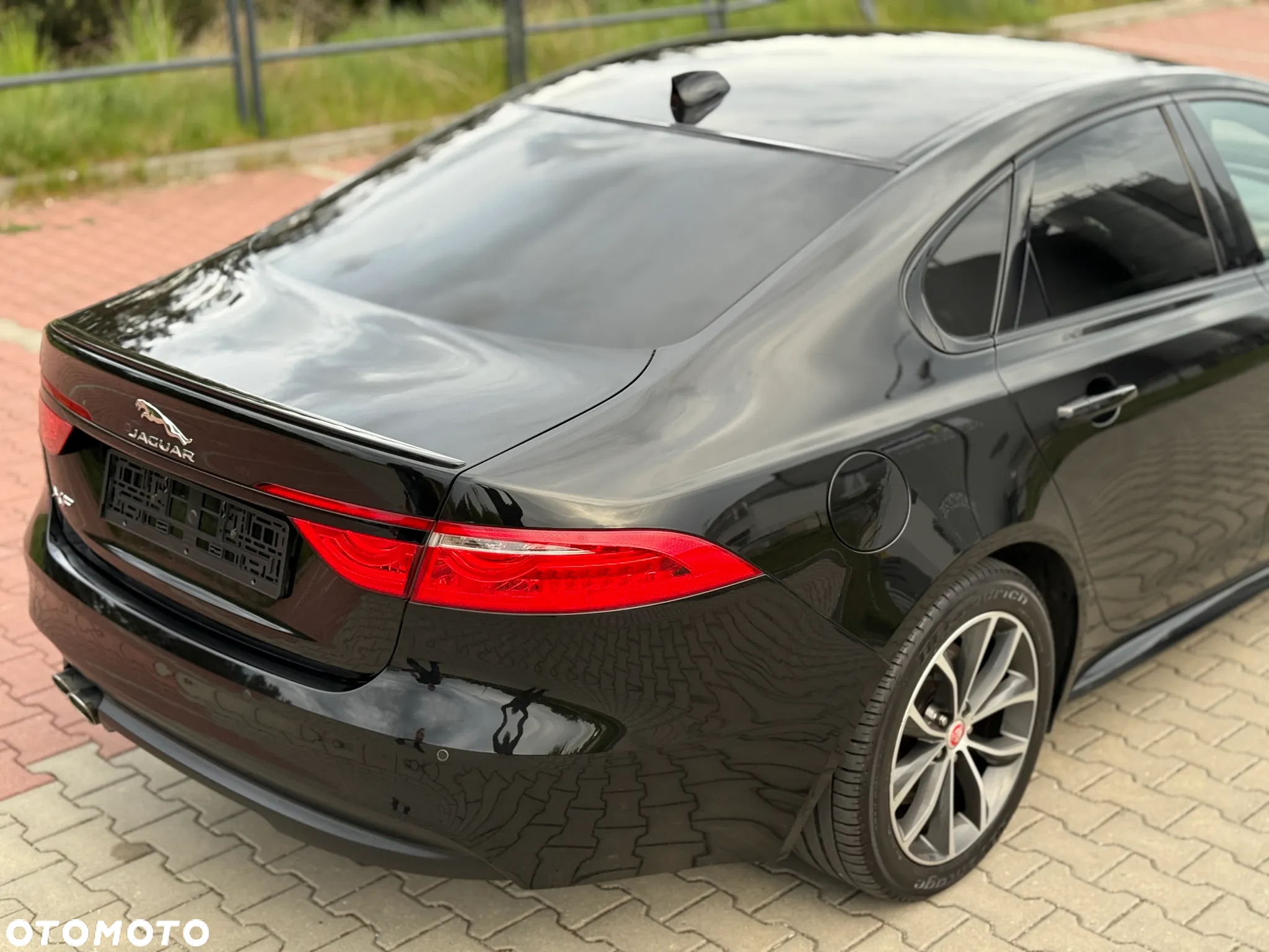 Jaguar XF 2.0 i4D R-Sport - 25