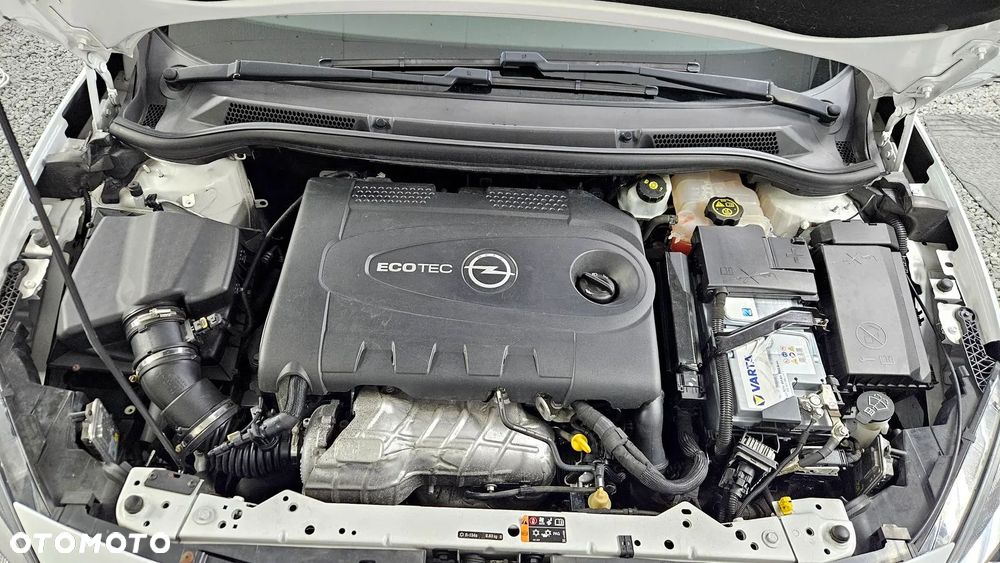 Opel Astra IV GTC 2.0 CDTI Sport S&S - 23