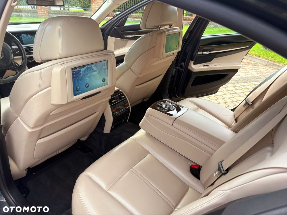 BMW Seria 7 - 8