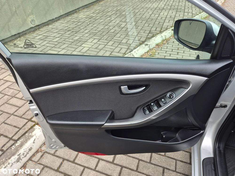 Hyundai i30 blue 1.6 GDI Trend - 17
