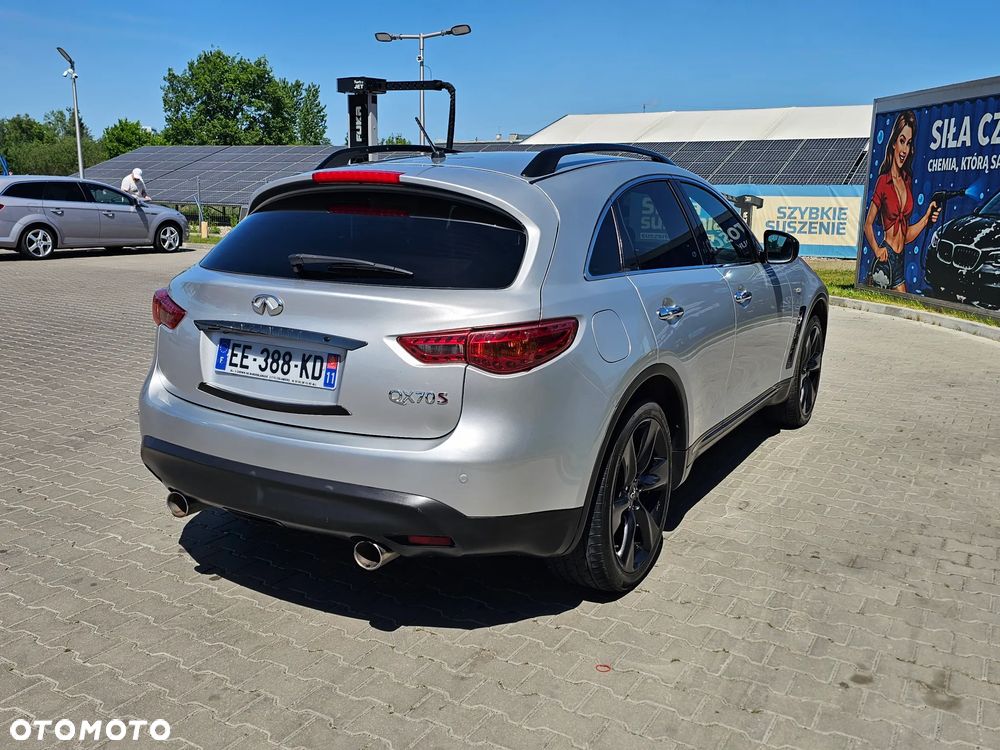 Infiniti Q70 - 12