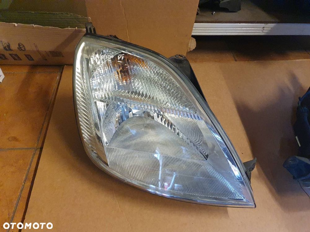 REFLEKTOR L/P FORD FIESTA MK6 VI - 3
