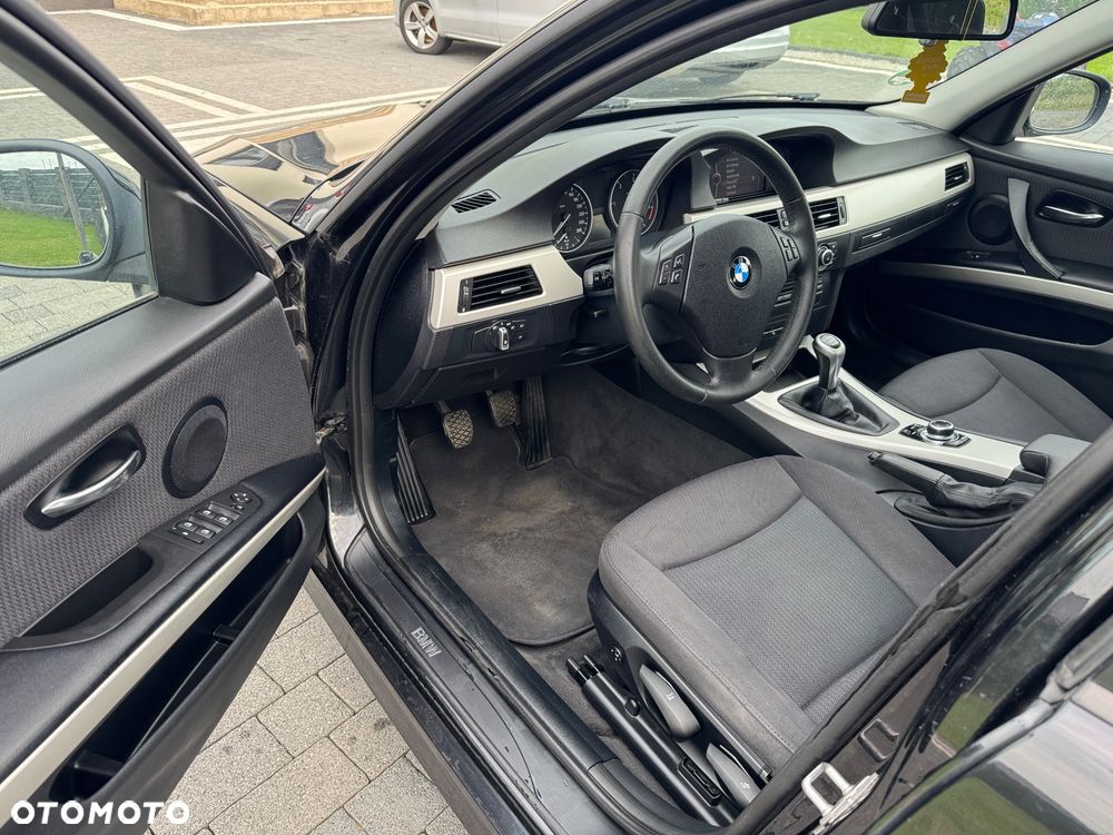 BMW Seria 3 318d - 15