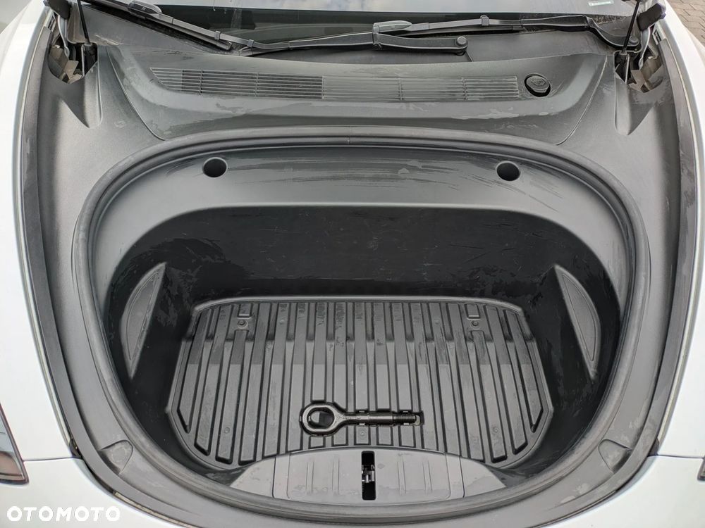 Tesla Model 3 - 14