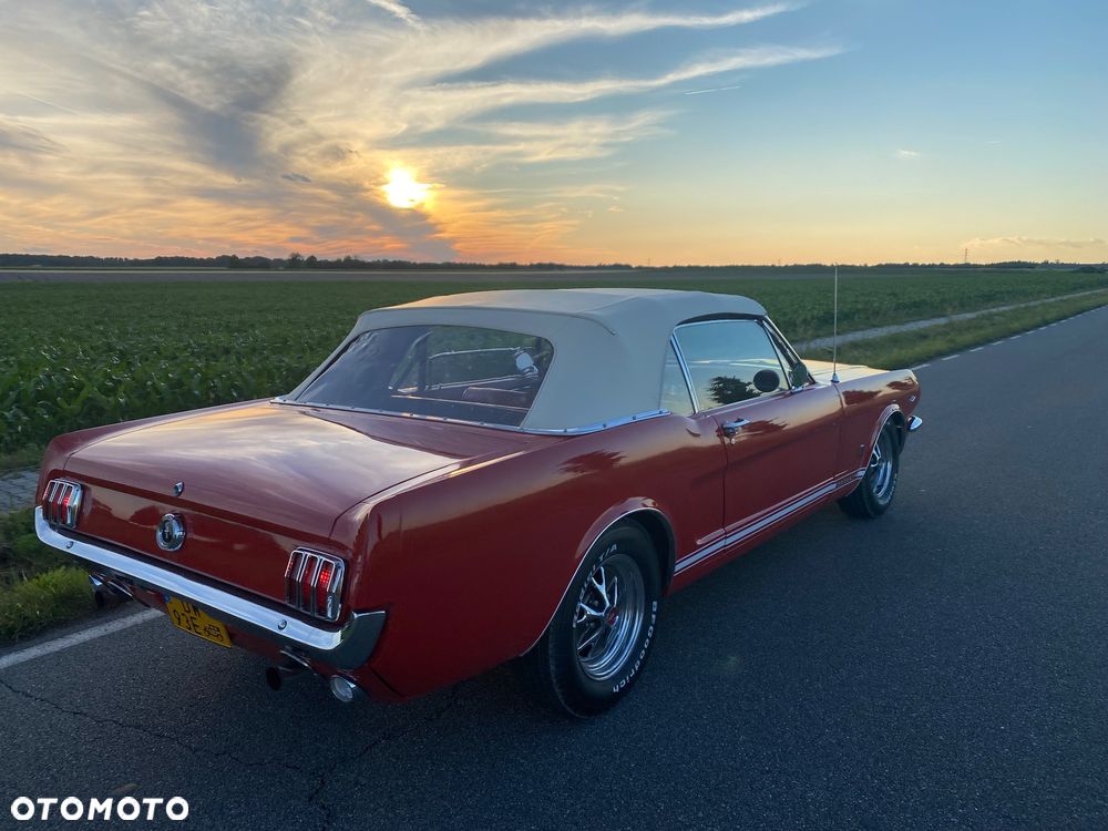 Ford Mustang - 5