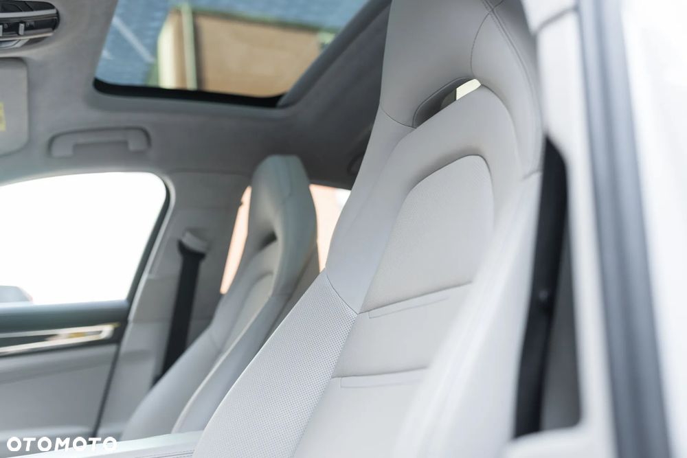 Porsche Panamera Turbo S - 22